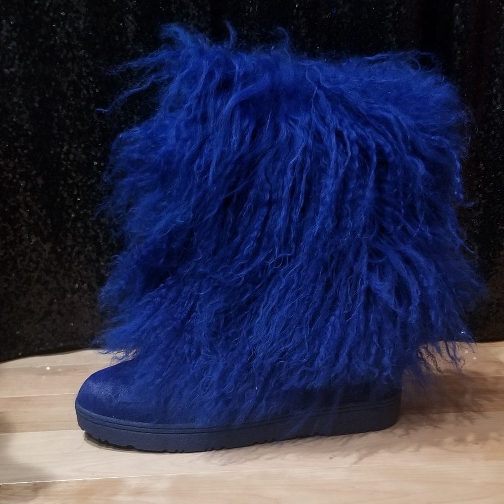 Bearpaw Blue Fuzzy!